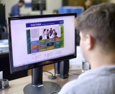 Com programas ofertados pelo Estado, mais pessoas aprenderam a se inscrever em editais e puderam ser incluídas.