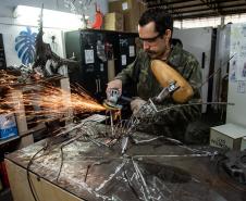 Ateliê de artes visuais de Paulo da Luz que utilizou recursos do Microcrédito Paraná