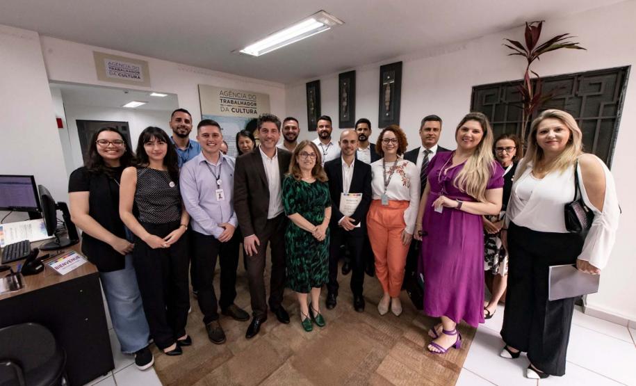Agência do Trabalhador da Cultura recebe visita de representantes da Agência Francesa de Desenvolvimento