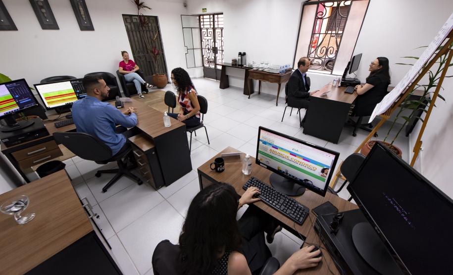 Equipe da Agência do Trabalhador da Cultura em atendimento